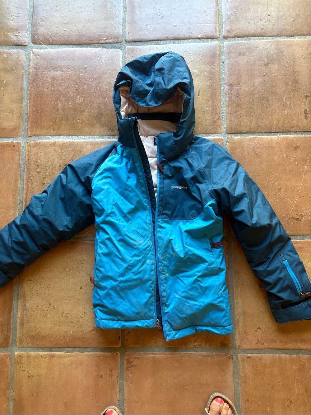 Patagonia Kids Two-Tone Teal and Navy Puffer Jacket